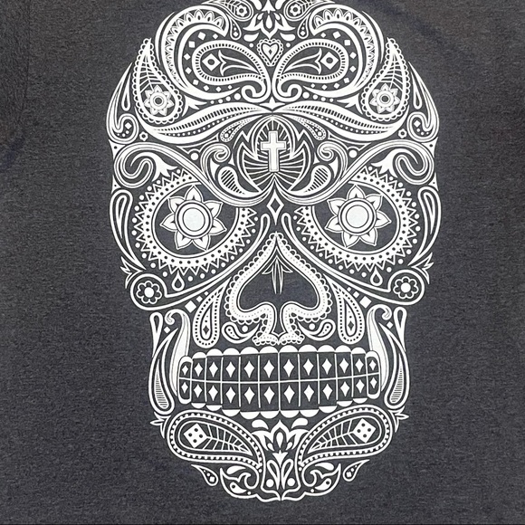 Gray and White Sugar Skull Shirt Sleeve T-Shirt Size L - Picture 3 of 6